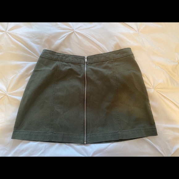 ✨NWT!✨ H&M Army Green Mini Skirt